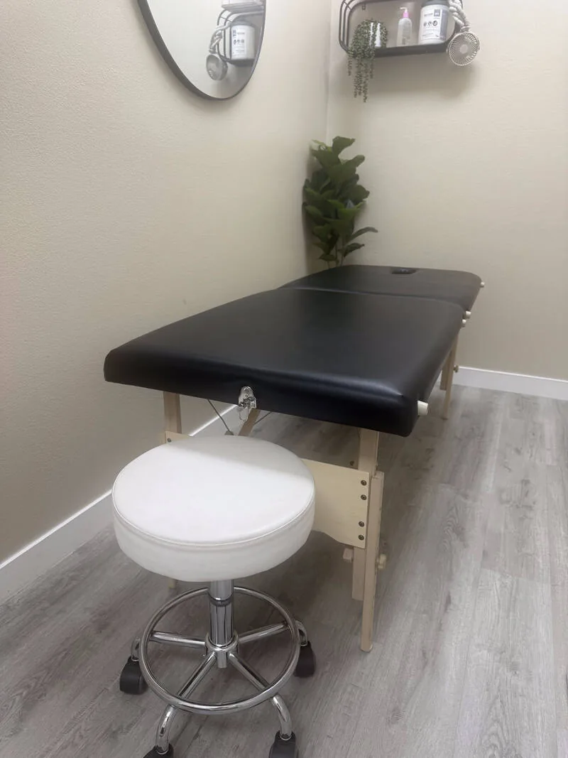 Manual therapy treatment room at Solas PT El Paso